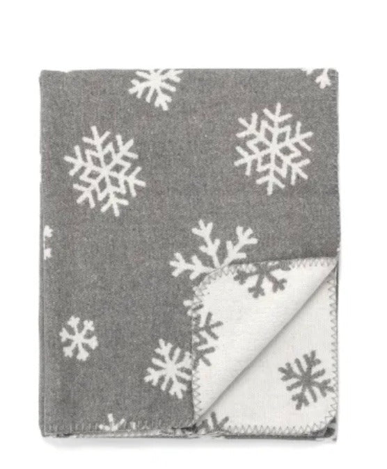 116. Snowflake Throw