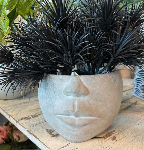 102. Vase Face Cement