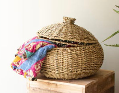 122  Woven Basket - round