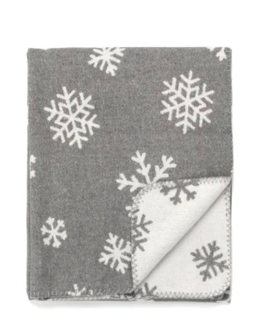 116. Snowflake Throw