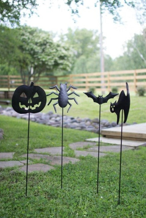 122. Halloween Yard Stakes